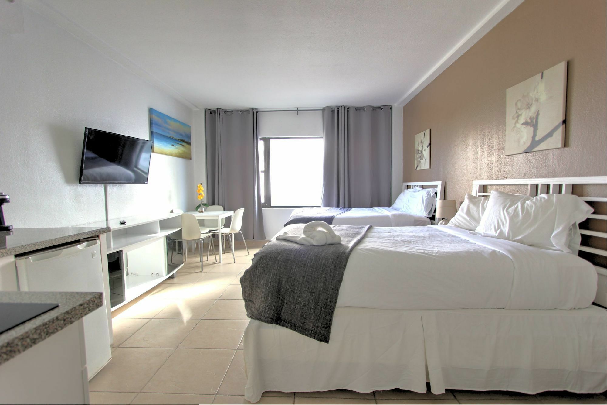 Private Apartments At The Casablanca Маямі-Біч Екстер'єр фото