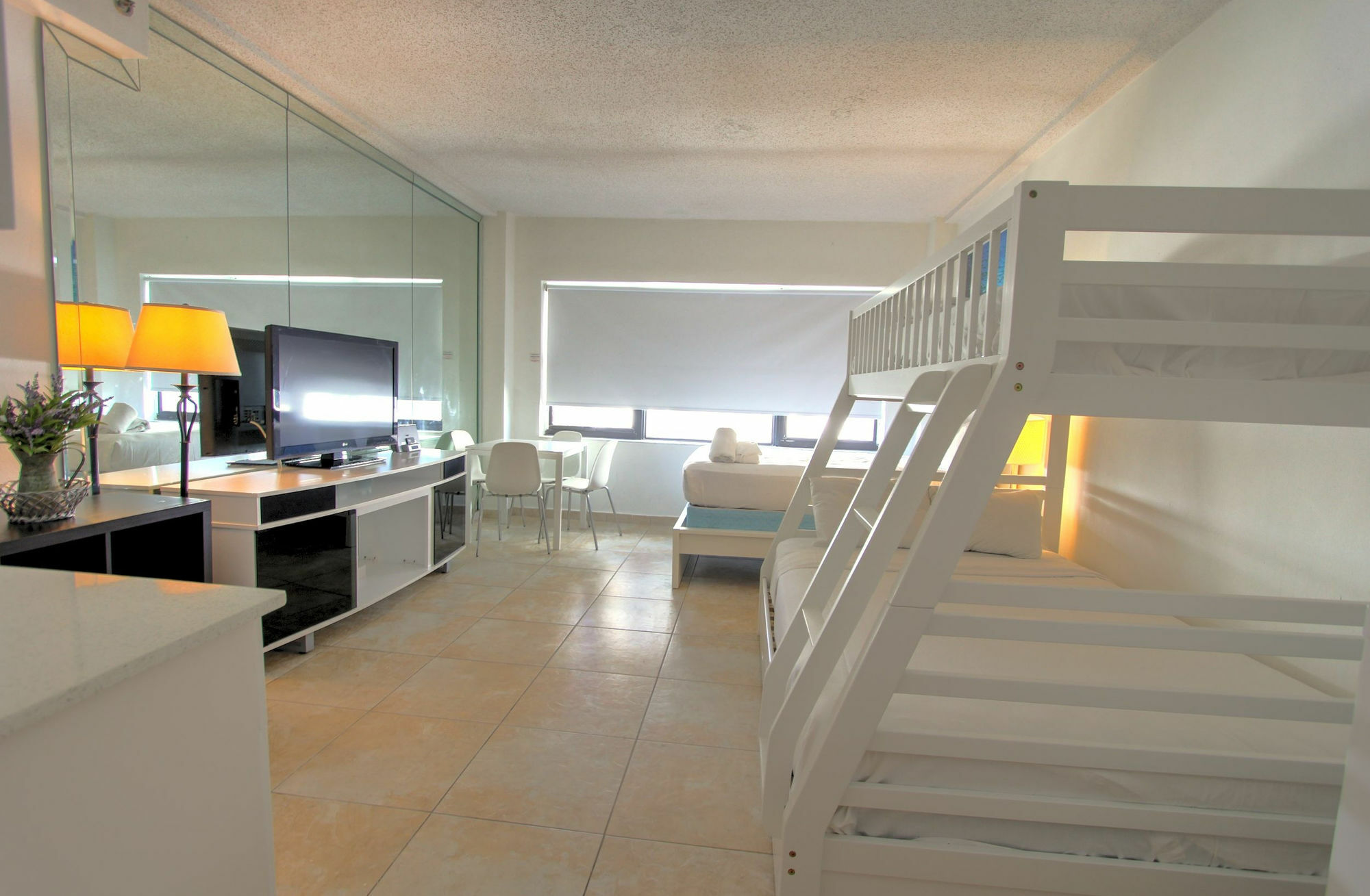 Private Apartments At The Casablanca Маямі-Біч Екстер'єр фото