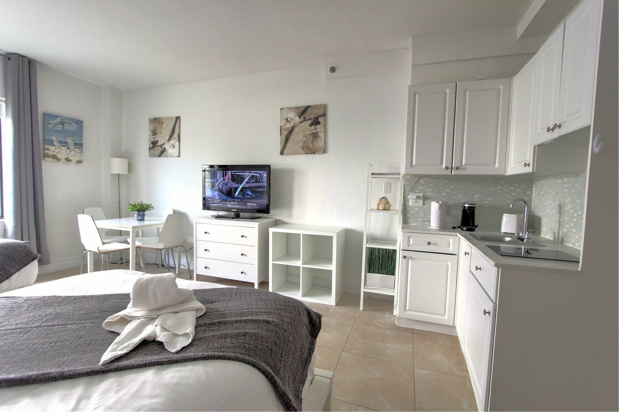 Private Apartments At The Casablanca Маямі-Біч Екстер'єр фото